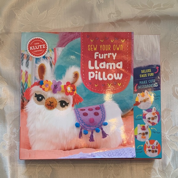 Mini Pom-Pom Pets and Furry Llama Pillow Activity Kits - Picture 4 of 5